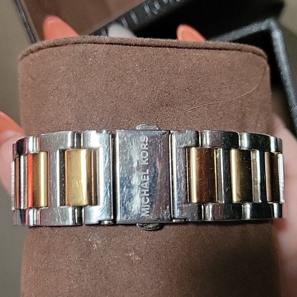 Michale kors womens watch model MK5957 - Picture 3 of 8